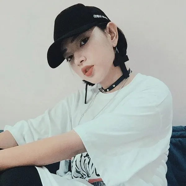 Phối đồ với mũ lưỡi trai nữ phong c&aacute;ch tomboy c&aacute; t&iacute;nh