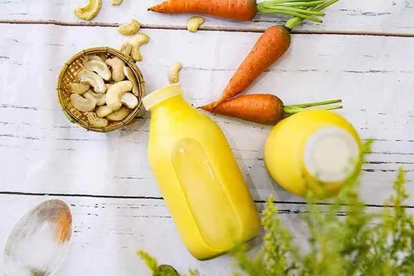 C&ocirc;ng thức l&agrave;m sữa hạt bằng m&aacute;y với hạt điều v&agrave; củ c&agrave; rốt