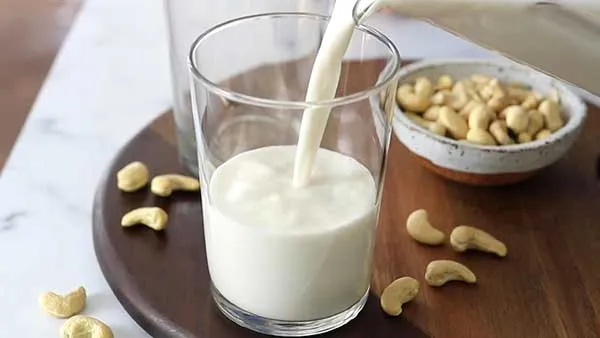 C&ocirc;ng thức l&agrave;m sữa hạt điều bằng m&aacute;y&nbsp;