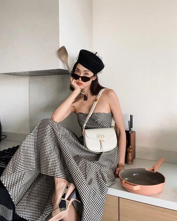 mix t&uacute;i kẹp n&aacute;ch m&agrave;u trắng với v&aacute;y