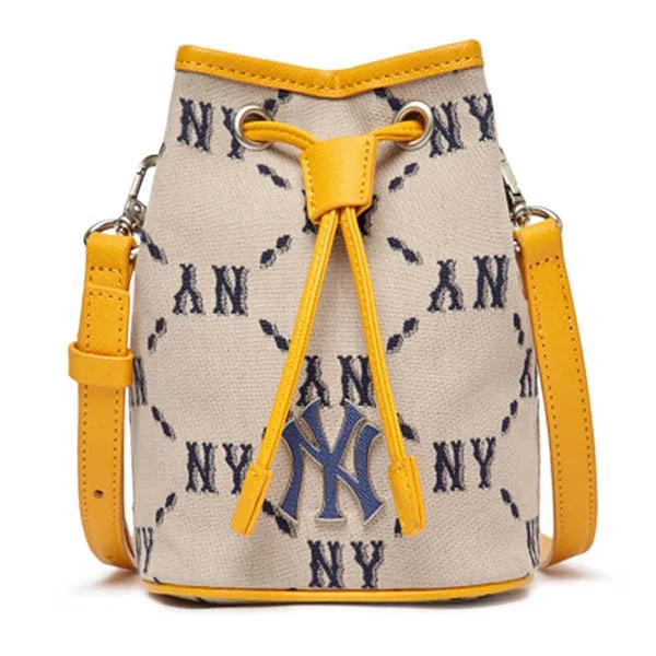 T&uacute;i đeo ch&eacute;o nữ d&acirc;y r&uacute;t MLB Monogram Diamond 3ABMS022N-50BGS độc đ&aacute;o