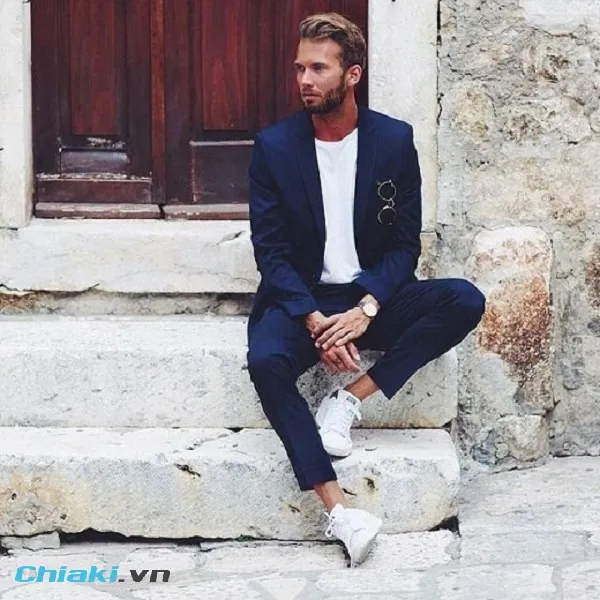 Quần t&acirc;y phối c&ugrave;ng gi&agrave;y Adidas nam trắng