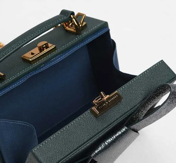 C&aacute;ch kiểm tra t&uacute;i Charles & Keith auth qua lớp vải l&oacute;t