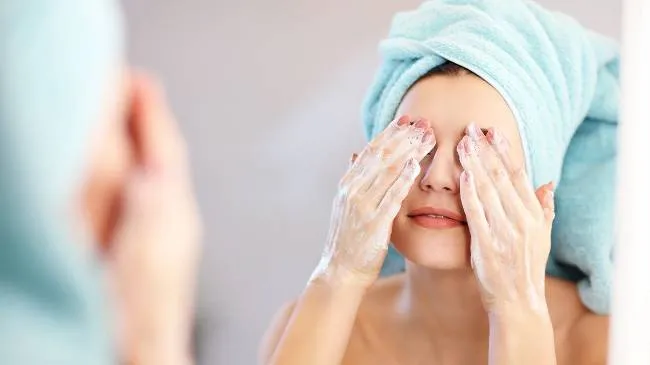 C&aacute;ch d&ugrave;ng sữa rửa mặt trị mụn đầu đen tại nh&agrave; hiệu quả cao