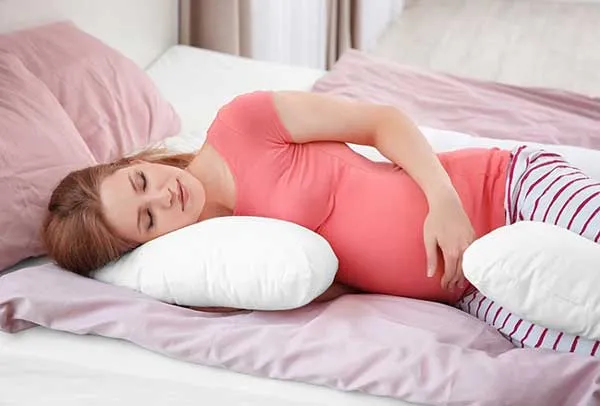 C&aacute;ch gi&uacute;p mẹ bầu ngủ ngon kh&ocirc;ng cần nằm v&otilde;ng