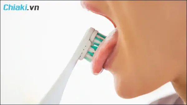 c&aacute;ch sử dụng b&agrave;n chải điện l&agrave;nh t&iacute;nh, hiệu quả