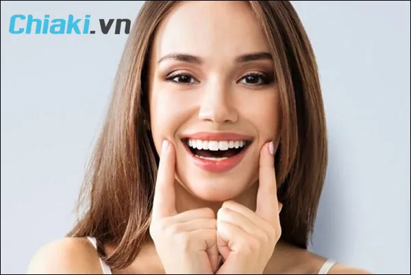 C&aacute;ch sử dụng m&aacute;y tăm nước để l&agrave;m sạch răng miệng