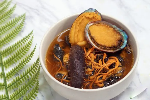 Canh đ&ocirc;ng tr&ugrave;ng hạ thảo nh&acirc;n s&acirc;m b&agrave;o ngư