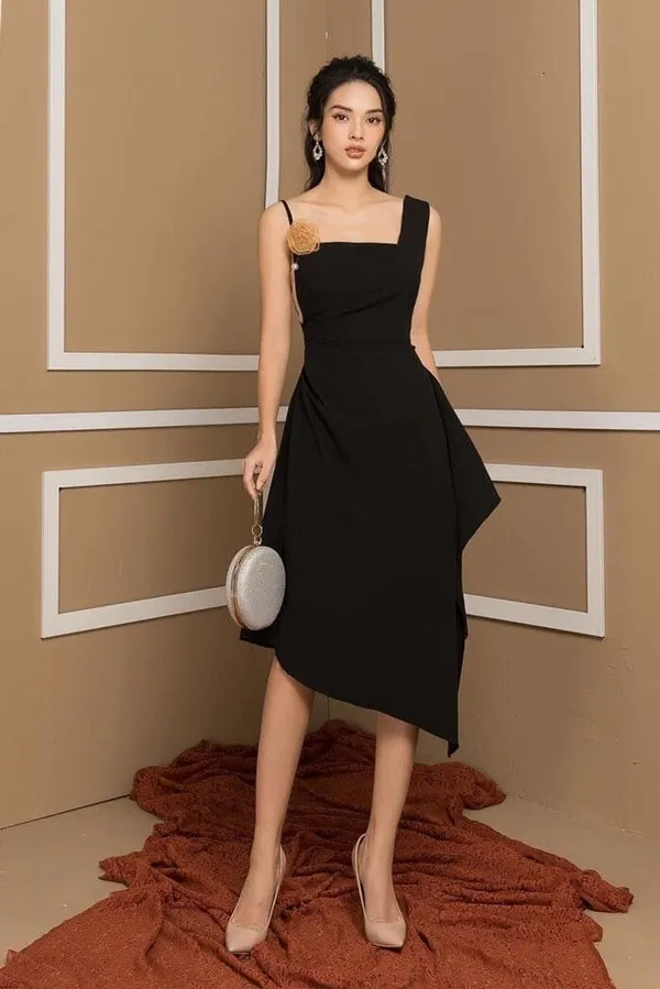 đầm đen đeo t&uacute;i m&agrave;u g&igrave;
