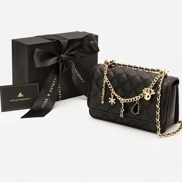 Check t&uacute;i Charles & Keith thật giả dựa tr&ecirc;n gi&aacute; b&aacute;n của từng địa chỉ