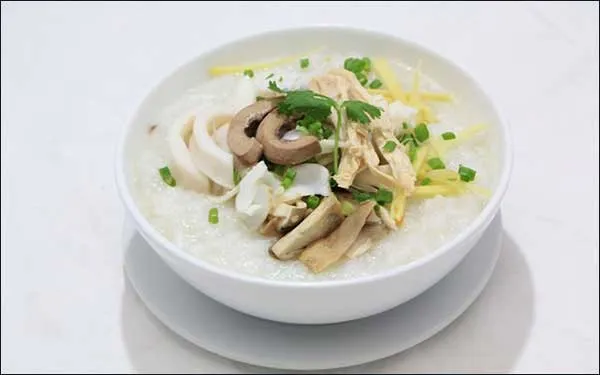 Th&agrave;nh phẩm của m&oacute;n ch&aacute;o g&agrave; nấm