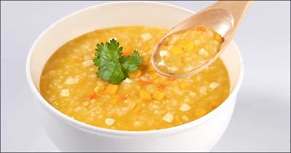 Th&agrave;nh phẩm m&oacute;n ch&aacute;o thịt heo, b&iacute; đỏ, c&agrave; rốt nấu bằng m&aacute;y