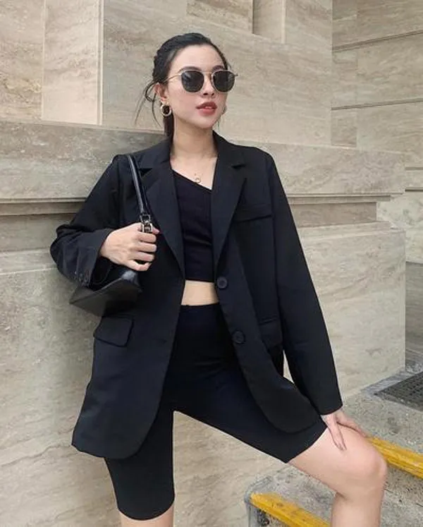 C&aacute;ch phối đồ với t&uacute;i kẹp n&aacute;ch kiểu street style c&aacute; t&iacute;nh cho n&agrave;ng