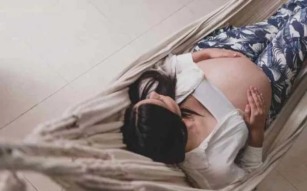 Tại sao bầu kh&ocirc;ng được nằm v&otilde;ng