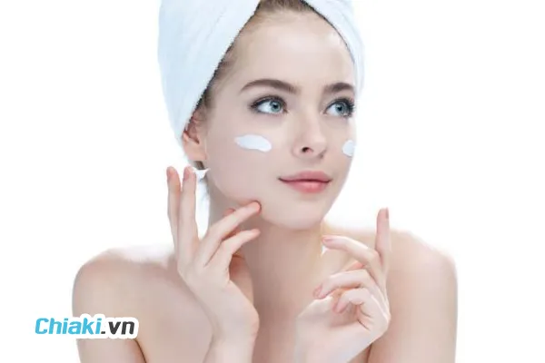 C&oacute; n&ecirc;n mua kem dưỡng trắng da mặt gi&aacute; dưới 100k kh&ocirc;ng?