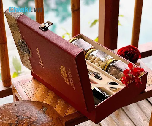 Hộp qu&agrave; biếu Tết bằng da sang trọng