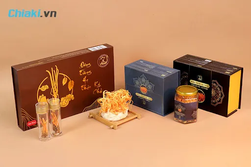Hộp qu&agrave; Tết đ&ocirc;ng tr&ugrave;ng hạ thảo được thiết kế bắt mắt