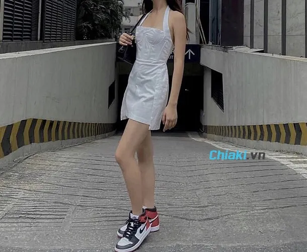 phối đồ với gi&agrave;y jordan 4 nữ c&ugrave;ng đầm body