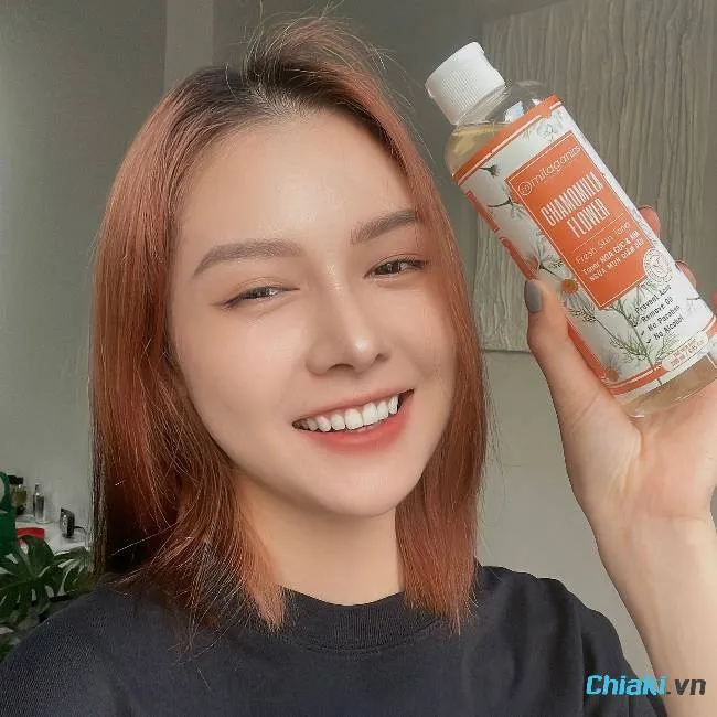 Toner Hoa C&uacute;c & AHA Milaganic cho da dầu mụn
