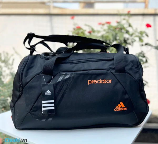 T&uacute;i du lịch Adidas Predator m&agrave;u đen c&aacute; t&iacute;nh