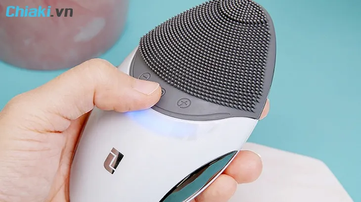 Lựa chọn chế độ tr&ecirc;n m&aacute;y rửa mặt