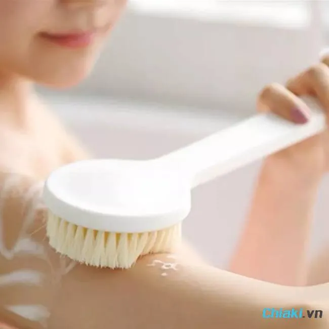 C&aacute;ch sử dụng sữa tắm trị mụn lưng tại nh&agrave;