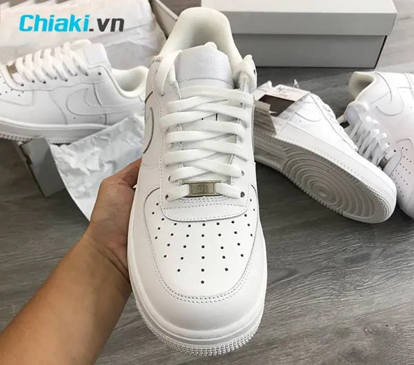 review gi&agrave;y Nike Air Force 1 về phần th&acirc;n gi&agrave;y