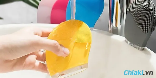 Vệ sinh m&aacute;y rửa mặt Halio sau mỗi lần sử dụng