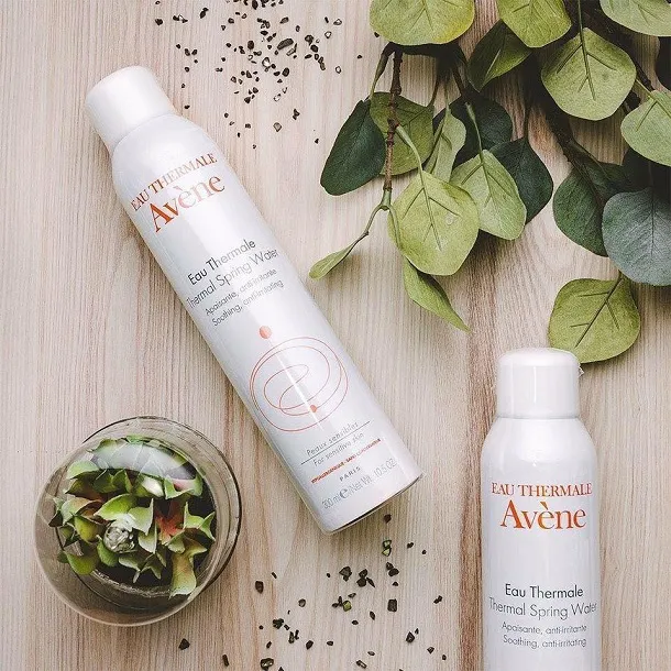 Xịt kho&aacute;ng cho da dầu mụn nhạy cảm Avene