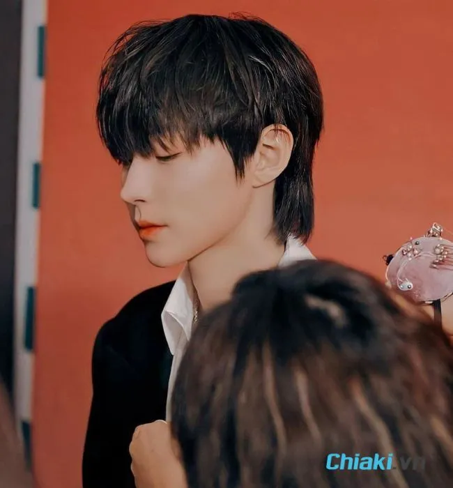 Kiểu t&oacute;c mullet layer nam mặt d&agrave;i