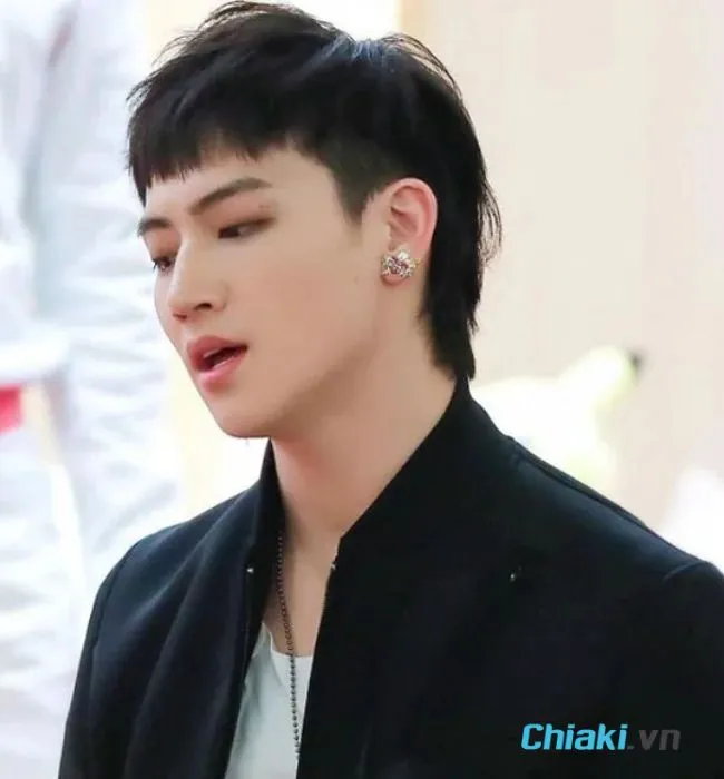 Kiểu t&oacute;c mullet layer nam mặt tr&ograve;n