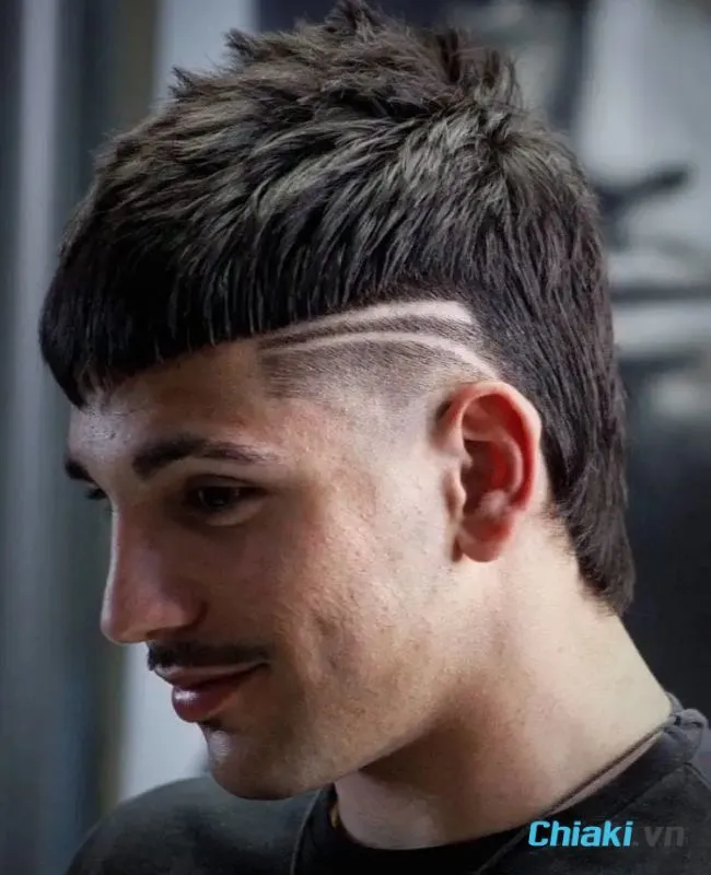 Mẫu t&oacute;c mullet layer nam kẻ vạch