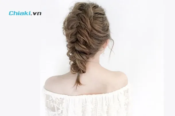 T&oacute;c d&agrave;y thắt b&iacute;m đu&ocirc;i sam