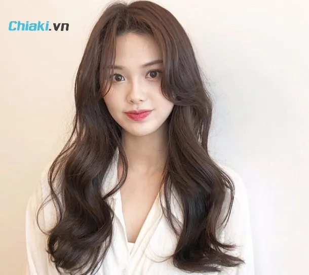 T&oacute;c d&agrave;y d&agrave;i uốn gợn s&oacute;ng nhẹ