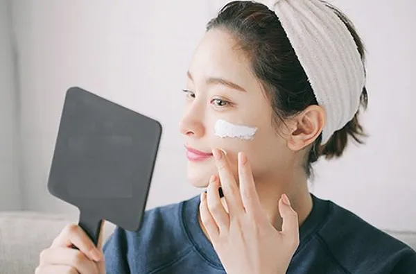 N&ecirc;n b&ocirc;i kem chống nắng trước hay sau kem dưỡng