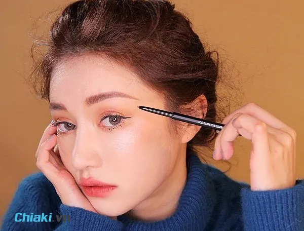 trang điểm mắt, m&ocirc;i, kẻ m&agrave;y l&agrave; c&aacute;c bước make up c&oacute; kem chống nắng