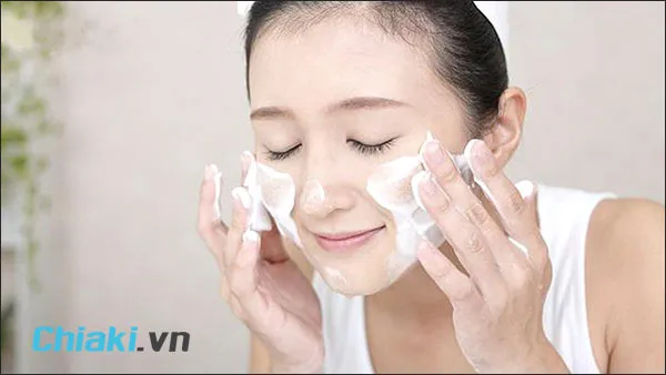 c&aacute;c bước make up c&oacute; kem chống nắng đầu ti&ecirc;n cần sử dụng sữa rửa mặt