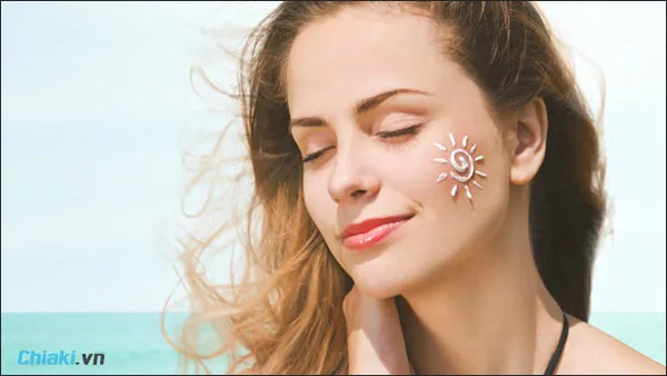 c&aacute;c bước make up c&oacute; kem chống nắng để bảo vệ l&agrave;n da khỏi tia UV