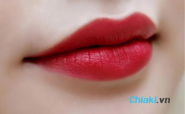 Son m&agrave;u đỏ tươi hợp với da n&agrave;o