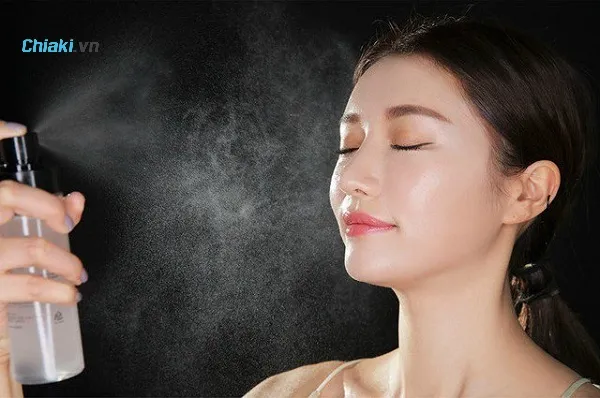 C&oacute; n&ecirc;n d&ugrave;ng xịt kho&aacute;ng cho da nhạy cảm?