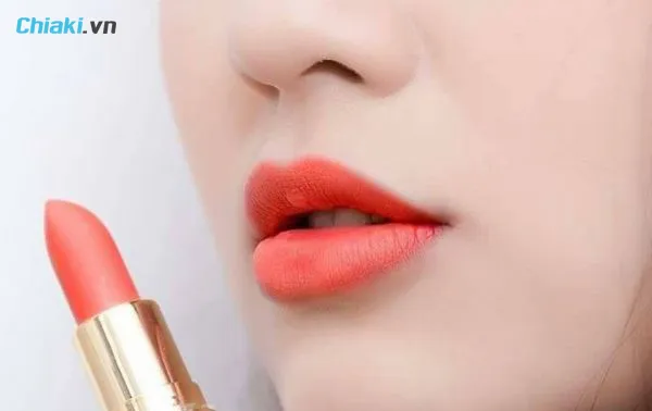 Son m&agrave;u hồng cam đang rất được y&ecirc;u th&iacute;ch