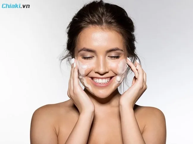 C&aacute;ch d&ugrave;ng sữa rửa mặt Murad tại nh&agrave; đạt hiệu quả cao