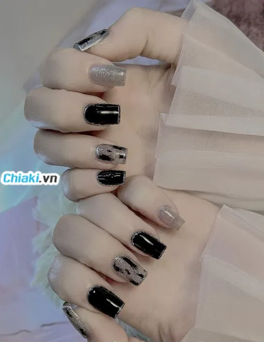 M&agrave;u đen cơ bản (Classic Black)