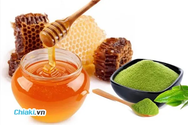 C&aacute;ch l&agrave;m mặt nạ trắng da bật t&ocirc;ng ngừa mụn với bột tr&agrave; xanh mật ong