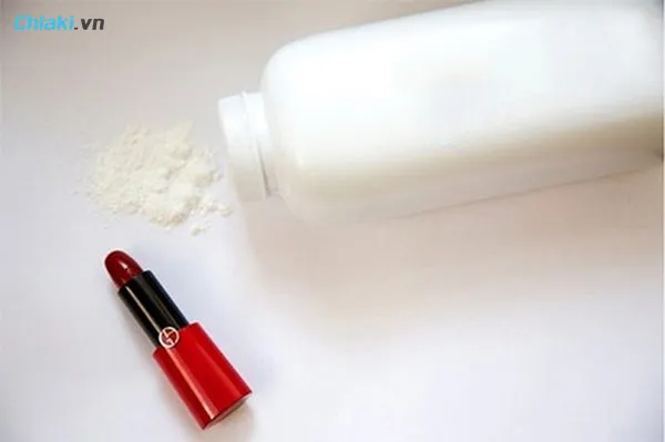 phấn r&ocirc;m c&oacute; ưu &dstrok;iểm giữ m&agrave;u son l&acirc;u hơn