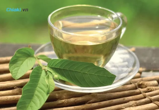 Nước giảm c&acirc;n từ l&aacute; ổi