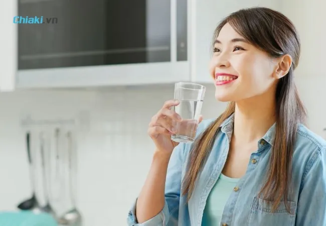 Thực hiện c&aacute;ch uống nước giảm c&acirc;n của người Nhật