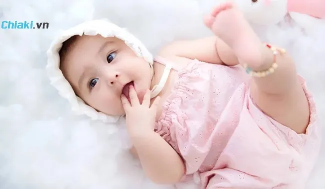 Gợi &yacute; đặt t&ecirc;n con g&aacute;i họ Ho&agrave;ng theo chữ c&aacute;i