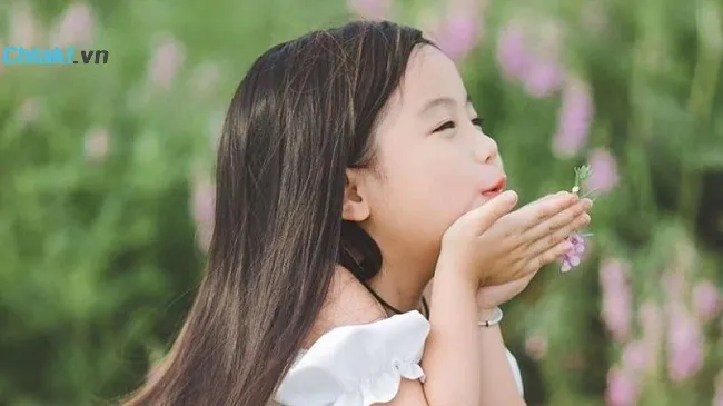 Đặt t&ecirc;n con g&aacute;i họ Ho&agrave;ng sang trọng, qu&yacute; ph&aacute;i