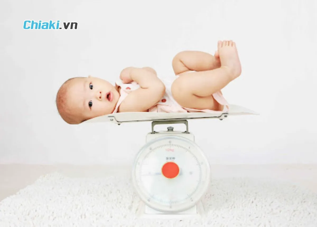 Nguy&ecirc;n nh&acirc;n trẻ sơ sinh chậm tăng c&acirc;n